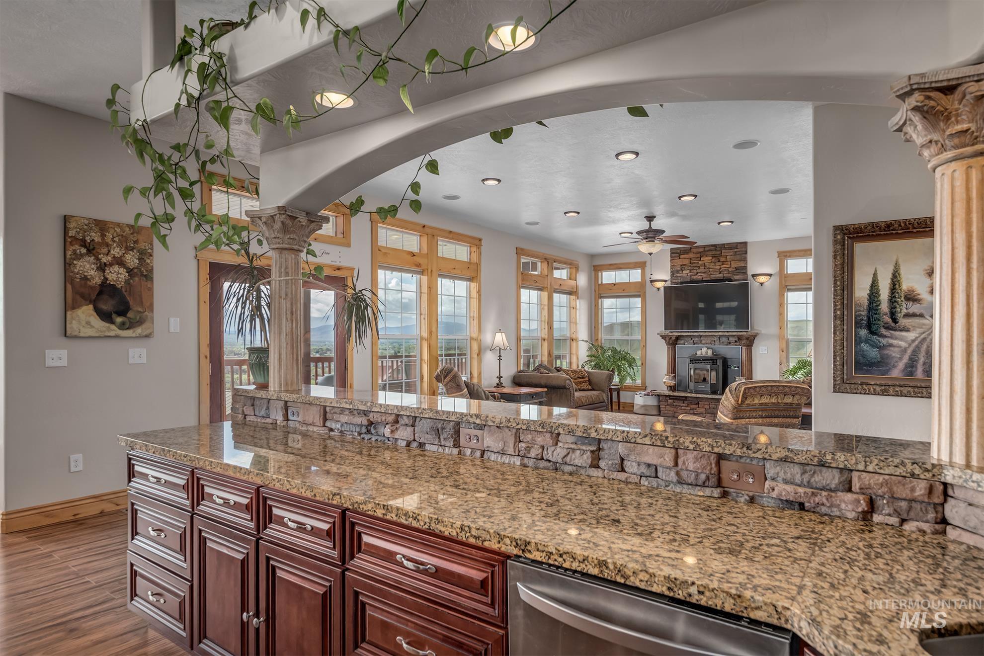 1573 Loafer Lane