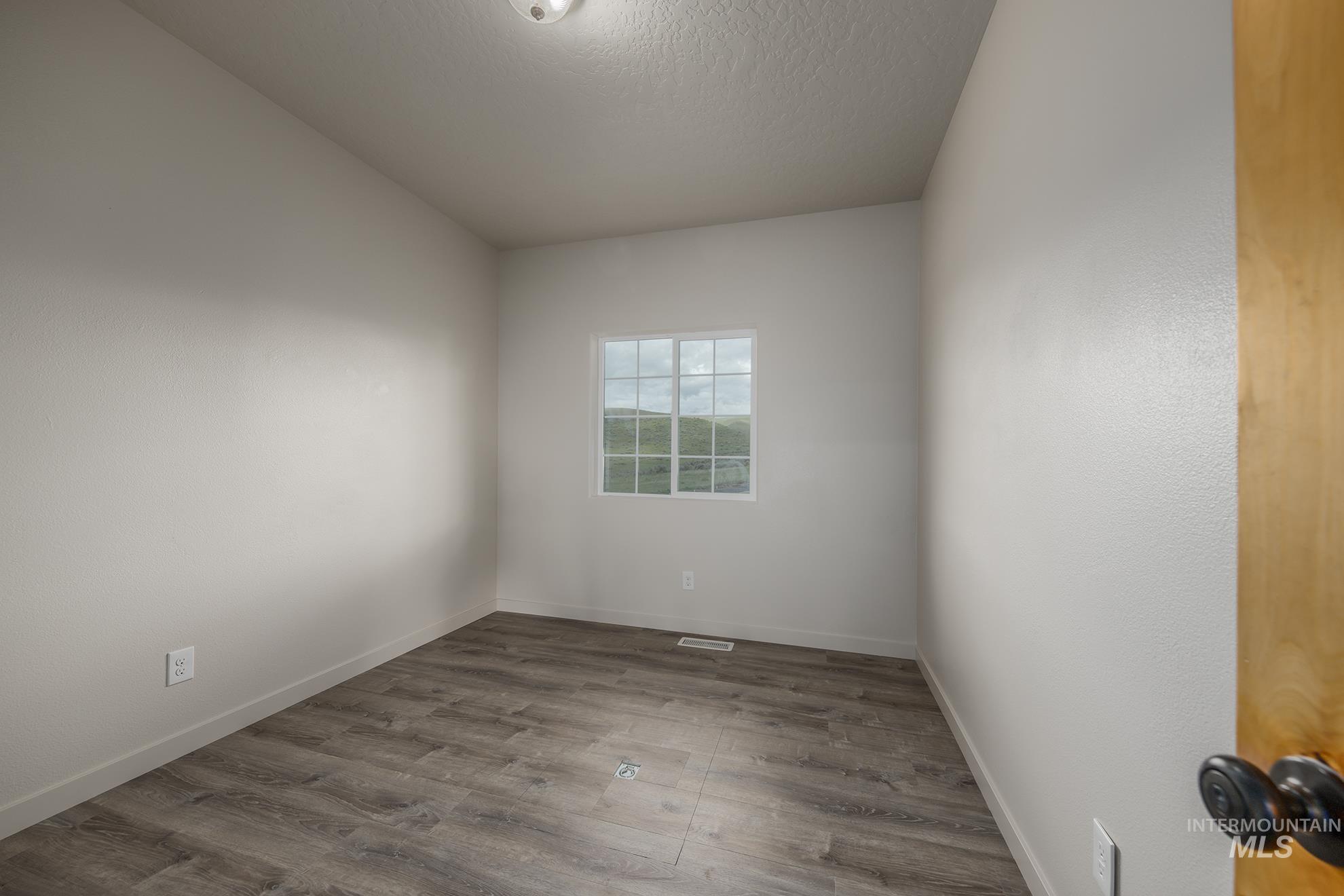 1573 Loafer Lane