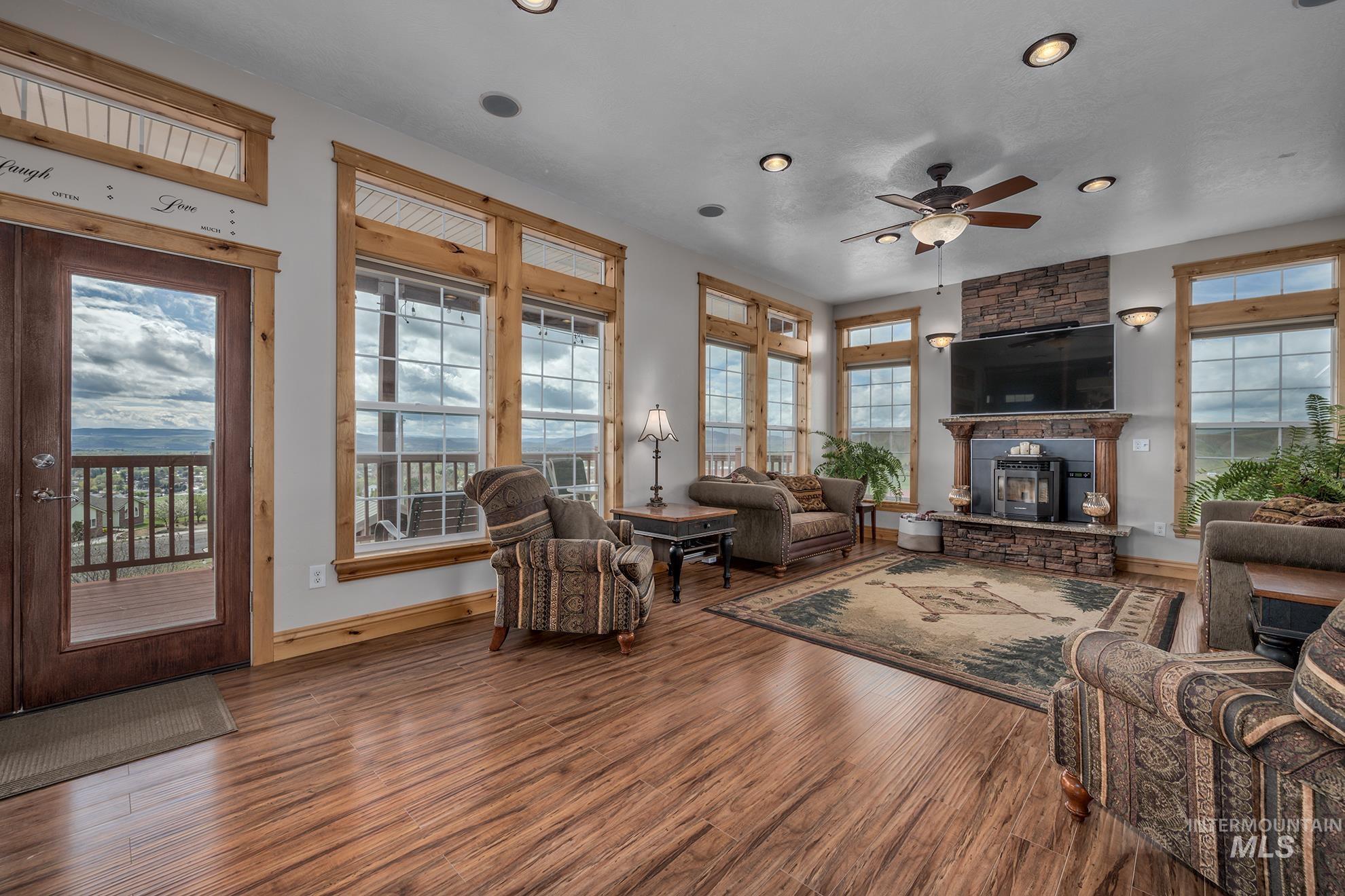 1573 Loafer Lane