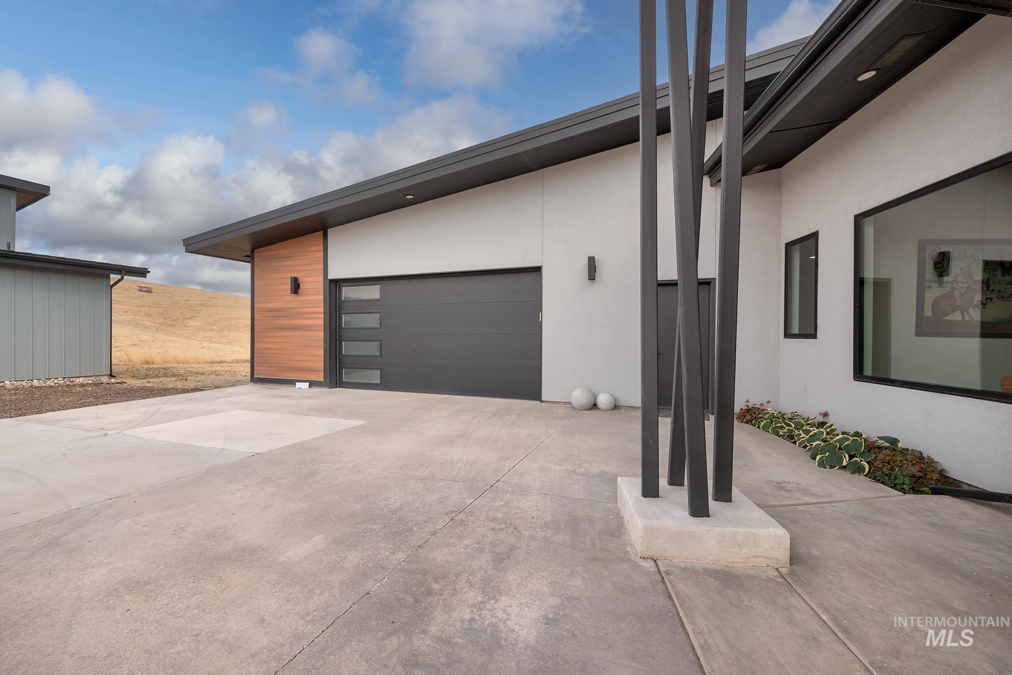 1150 Pleasant View Drive