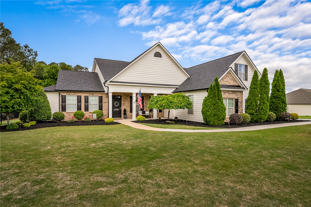 1001 Hillcrest Court