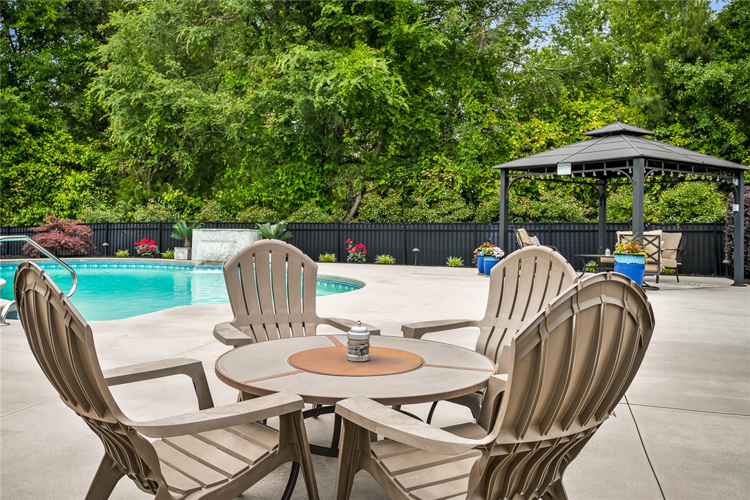 1001 Hillcrest Court