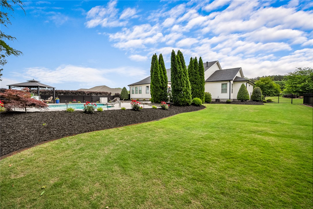 1001 Hillcrest Court