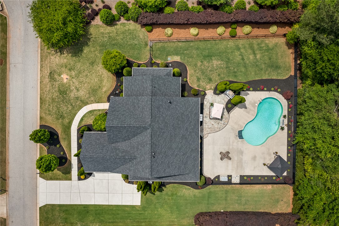 1001 Hillcrest Court