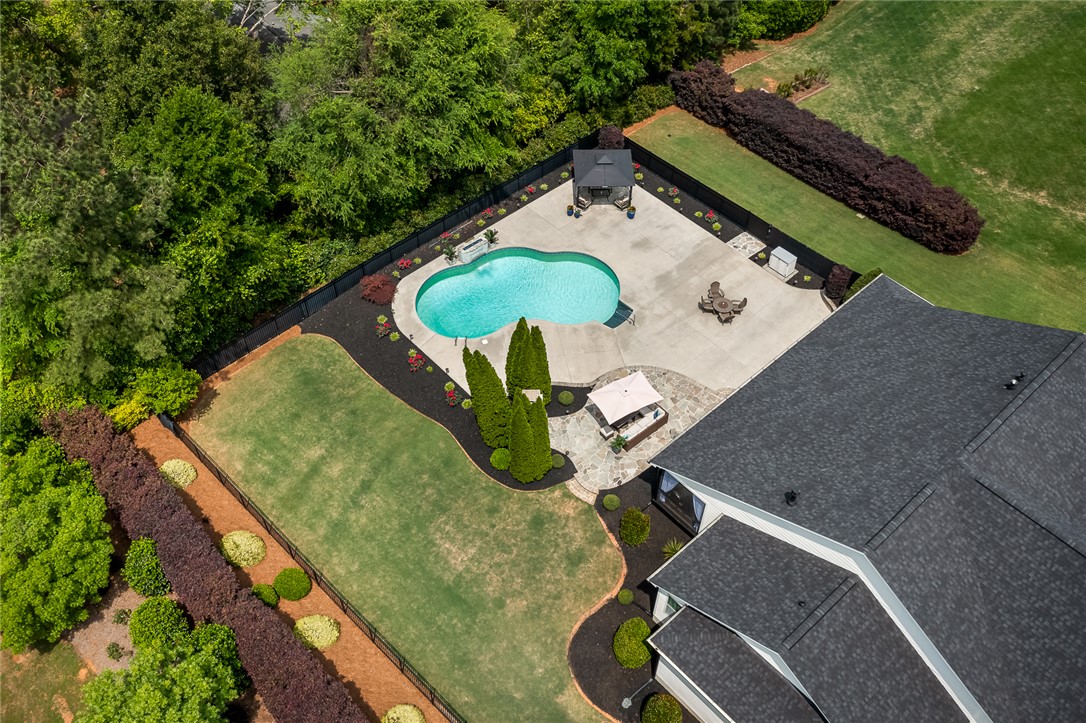 1001 Hillcrest Court