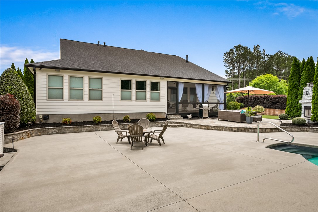 1001 Hillcrest Court