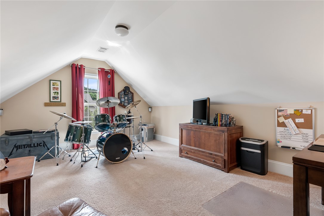 1001 Hillcrest Court