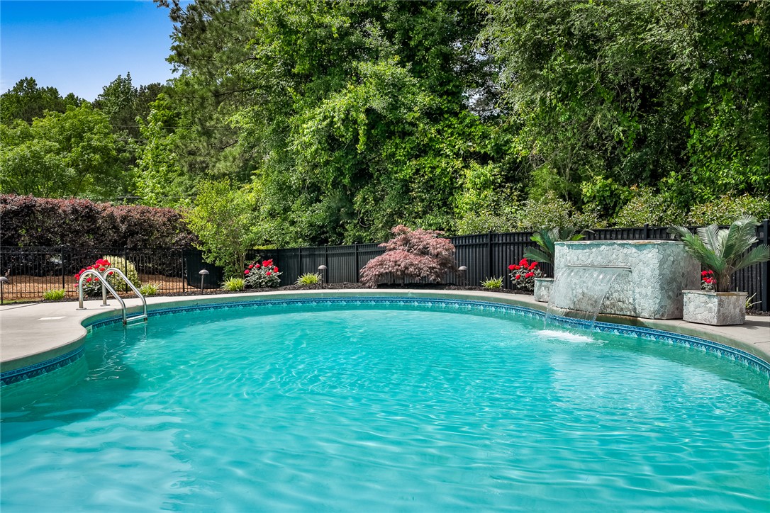 1001 Hillcrest Court