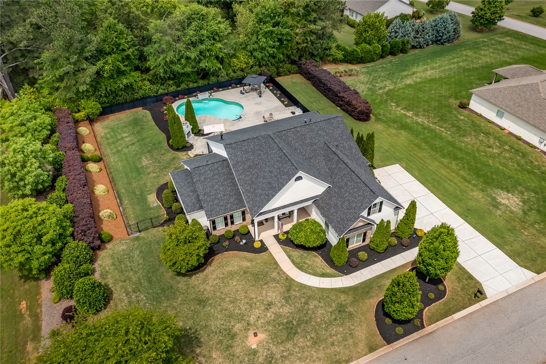 1001 Hillcrest Court