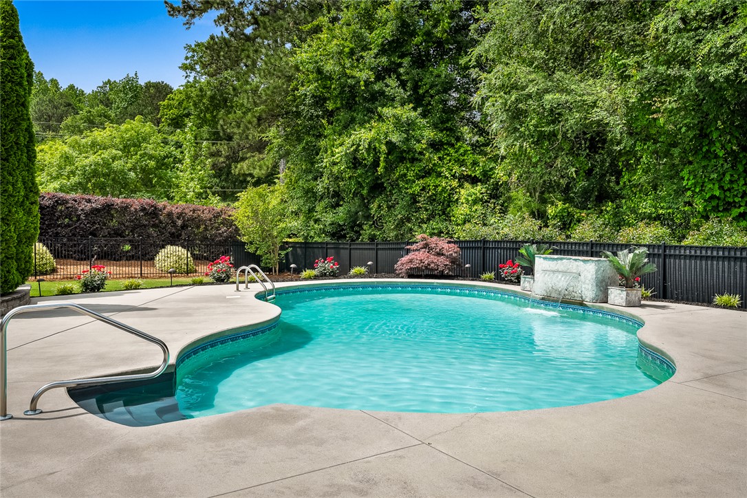 1001 Hillcrest Court