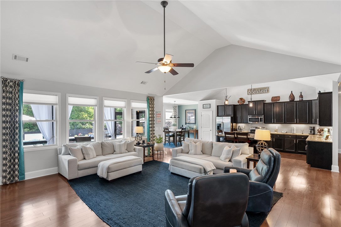 1001 Hillcrest Court