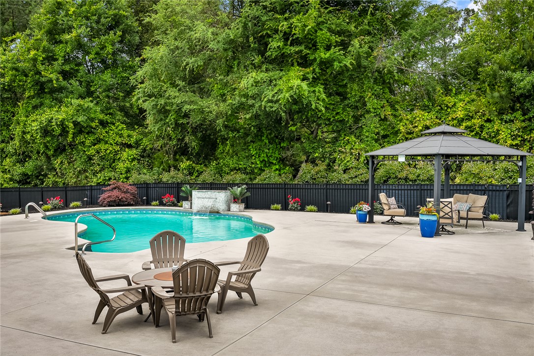 1001 Hillcrest Court