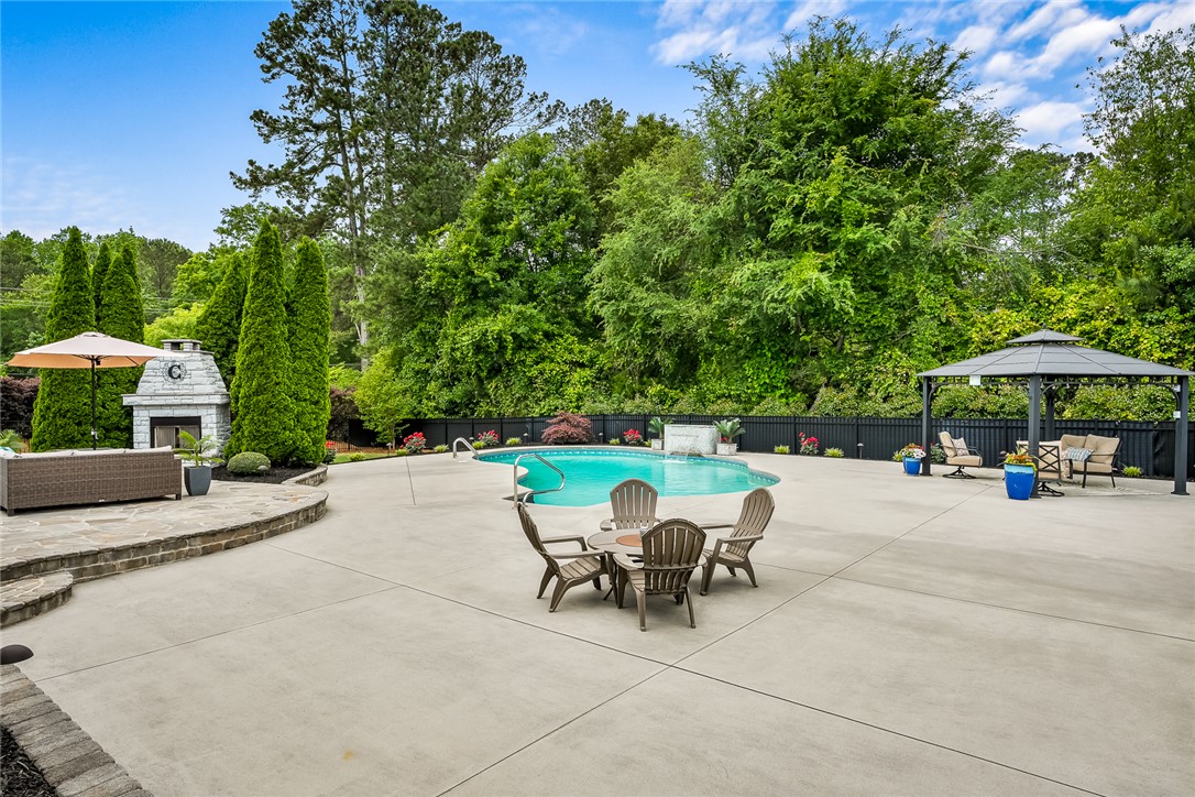 1001 Hillcrest Court