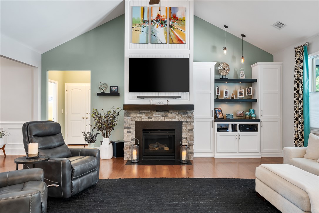 1001 Hillcrest Court