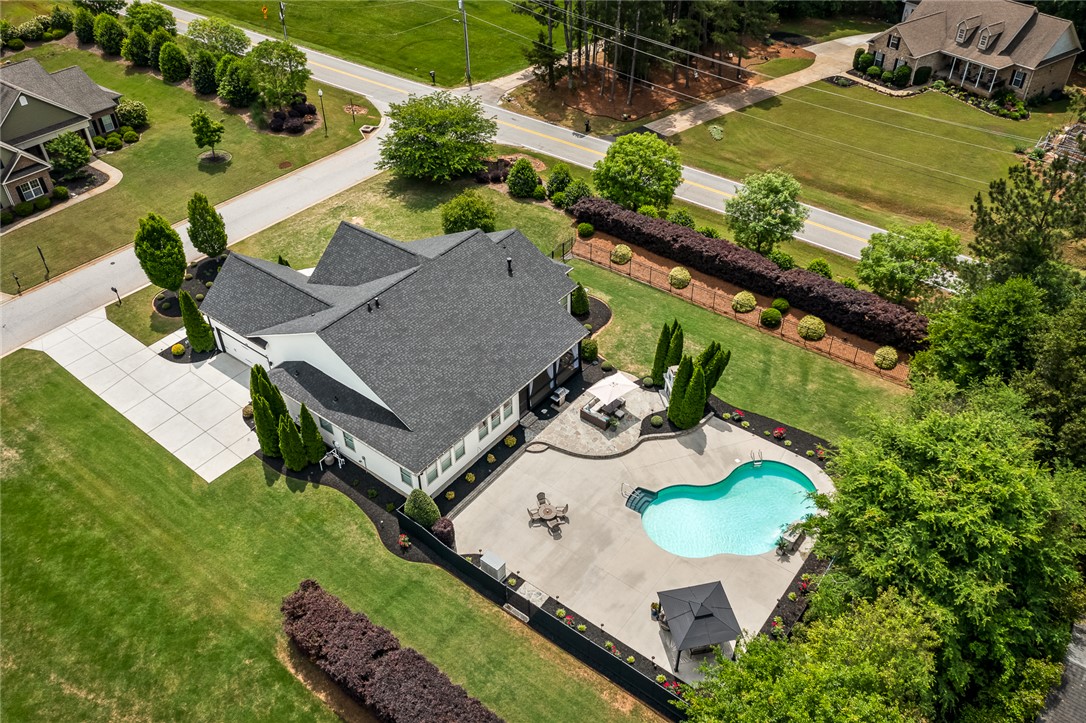 1001 Hillcrest Court