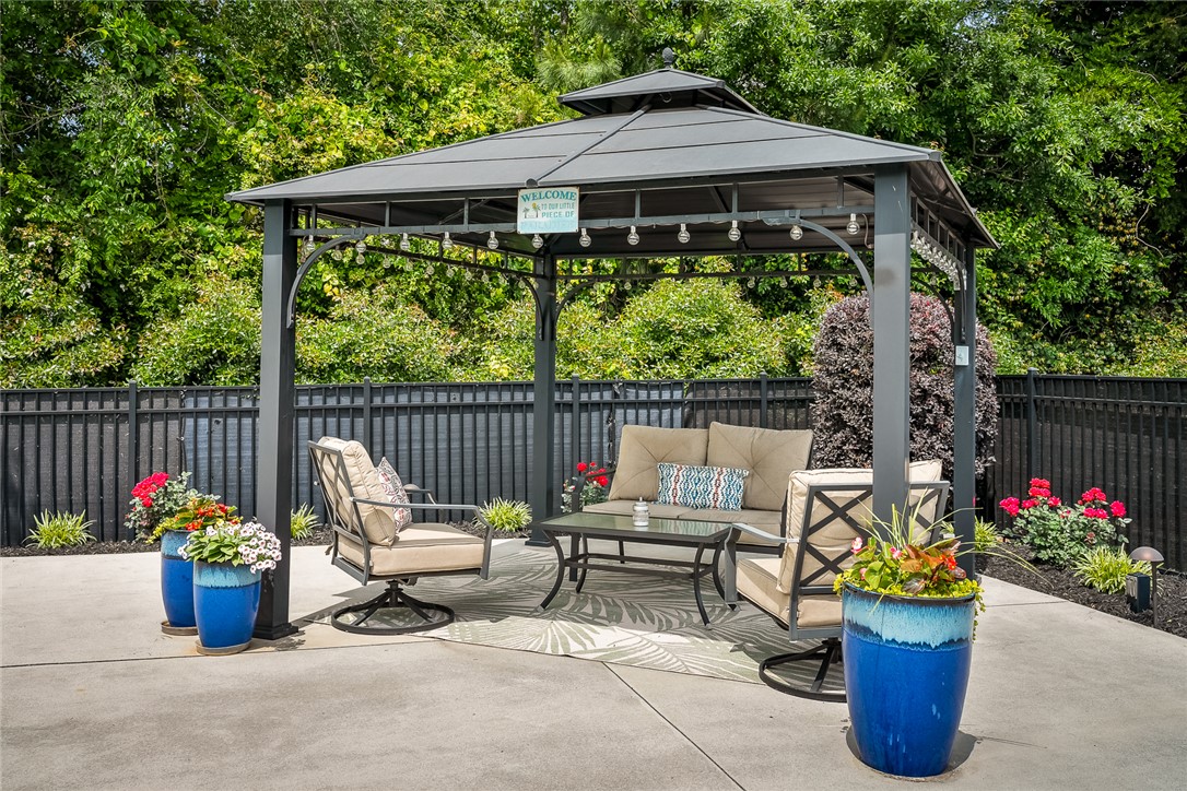 1001 Hillcrest Court