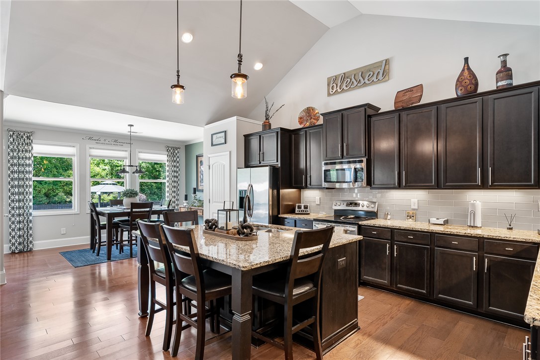 1001 Hillcrest Court