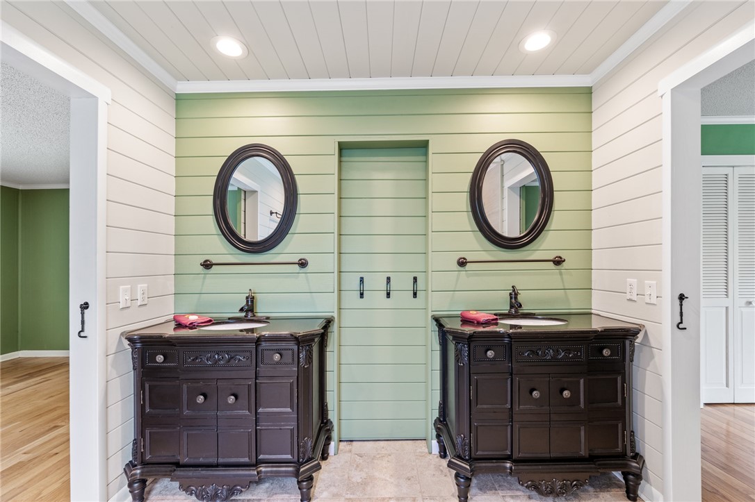 1555 Fort Hill Drive