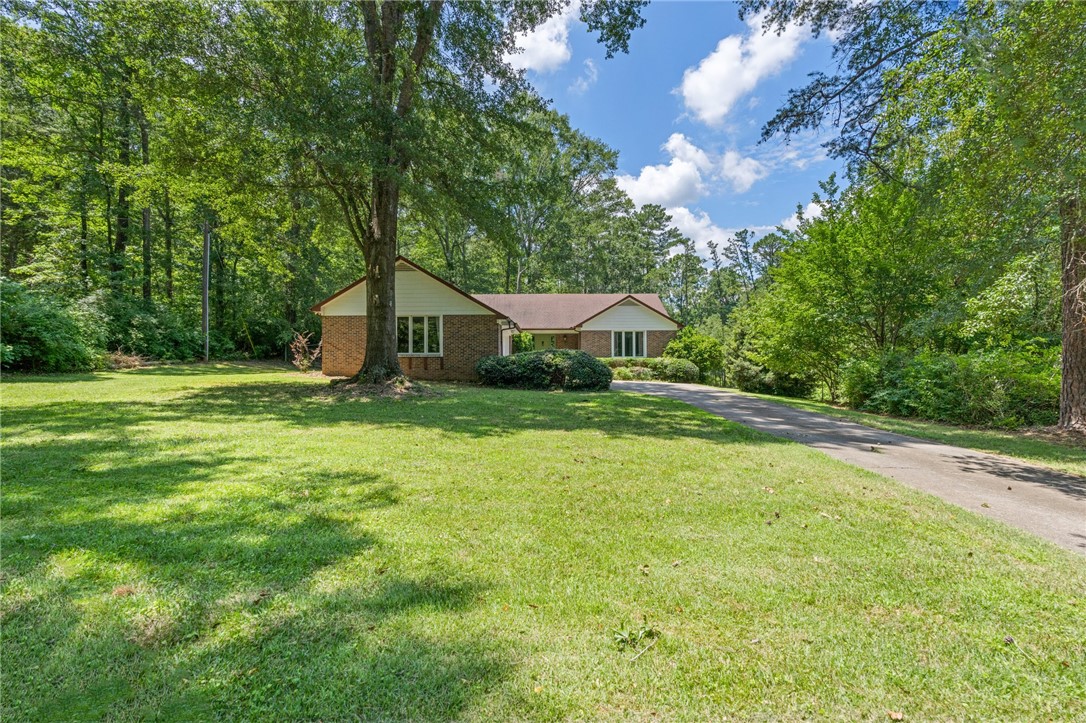1555 Fort Hill Drive