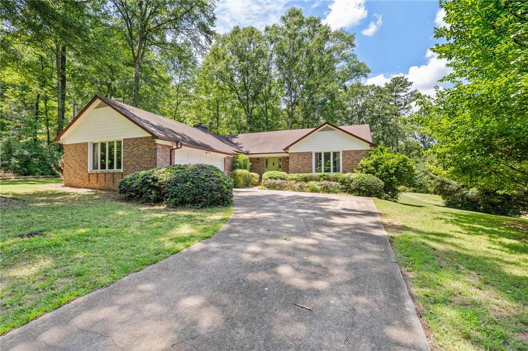 1555 Fort Hill Drive