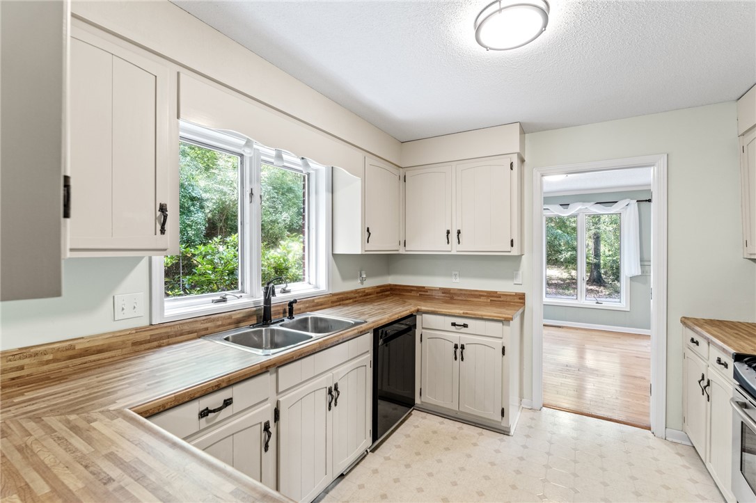 1555 Fort Hill Drive