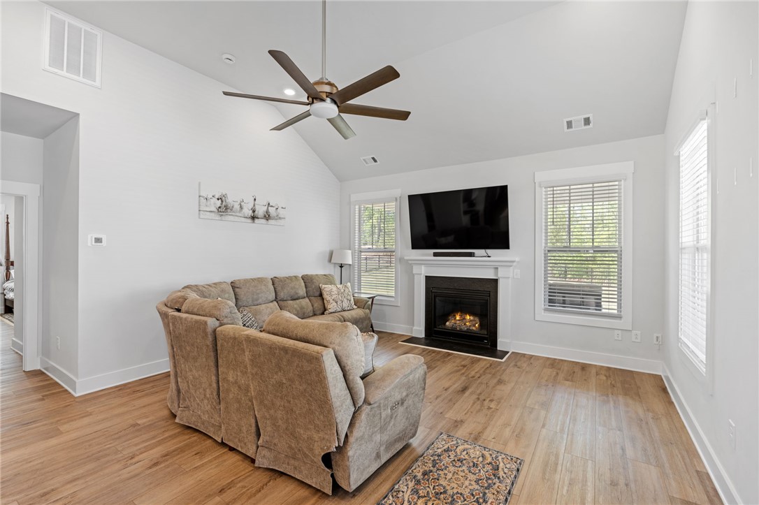 210 Maverick Trail