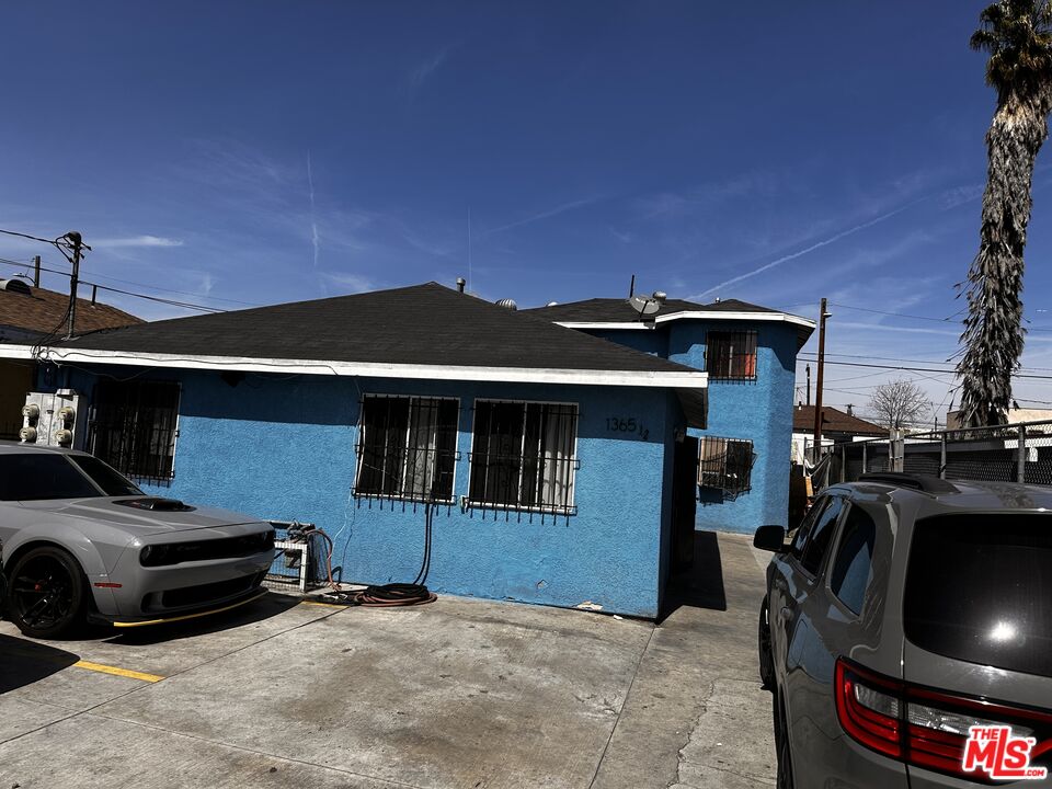1363 E 59th St