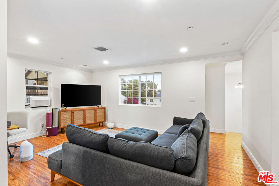 4181 Commonwealth Ave