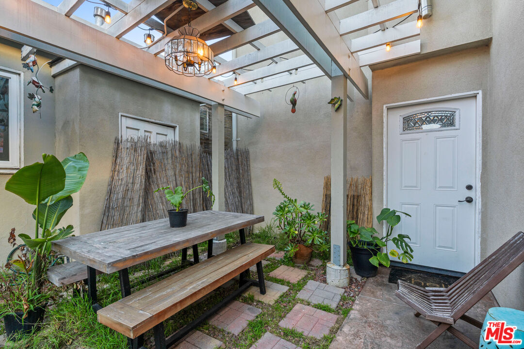 4181 Commonwealth Ave