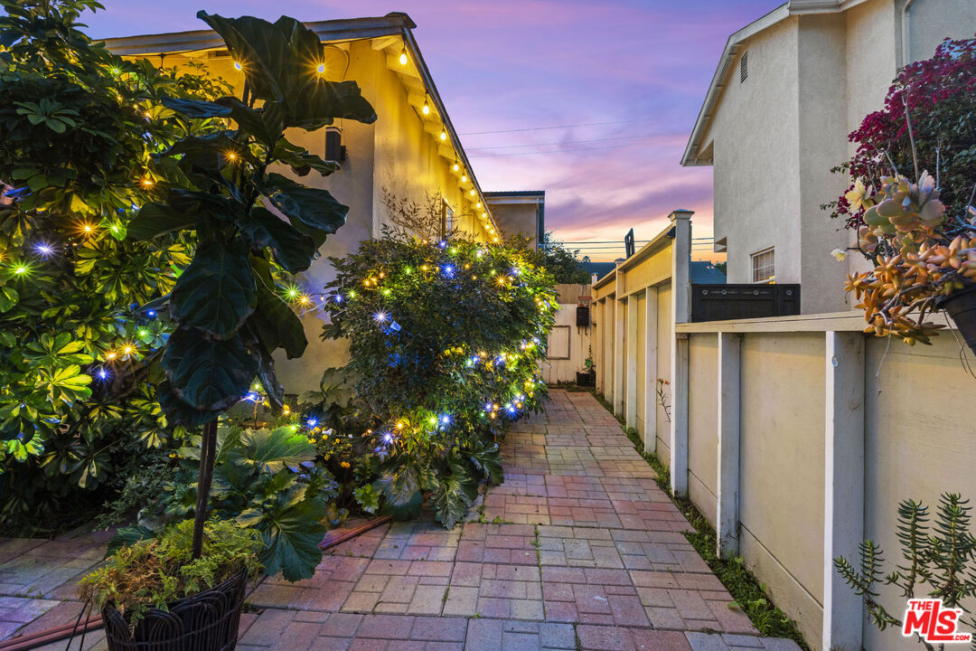 4181 Commonwealth Ave