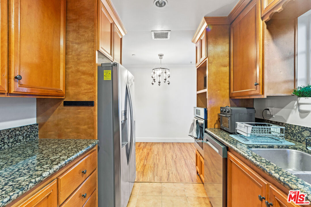 4181 Commonwealth Ave