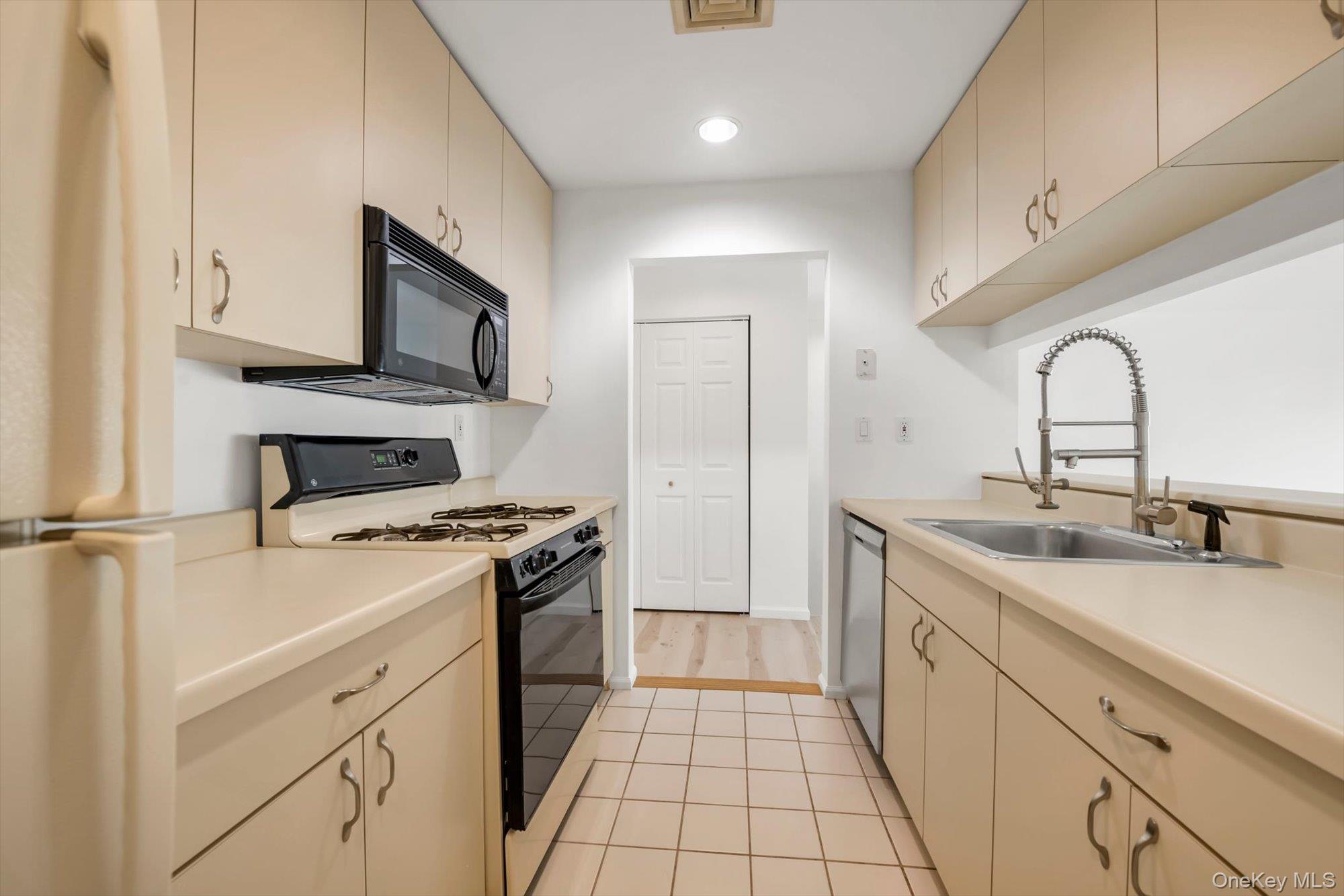 242-07A Oak Park Drive