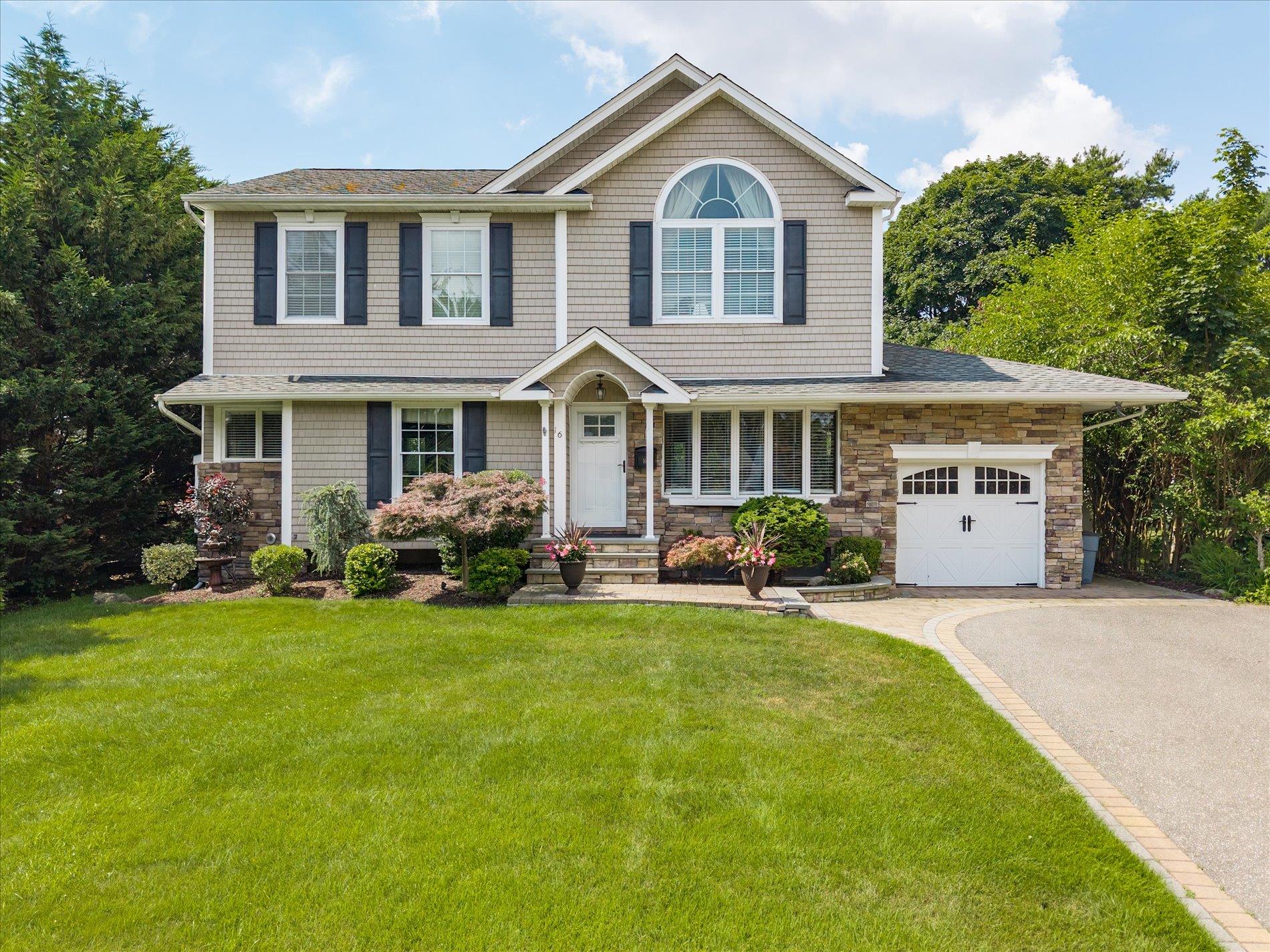 16 Rita Crescent