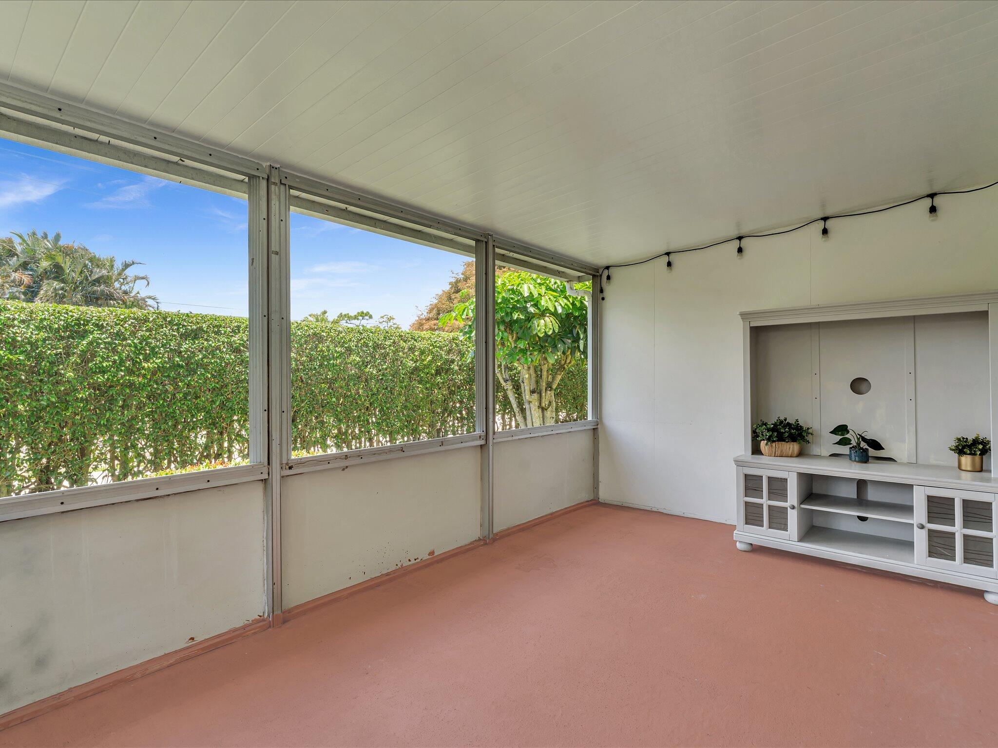 1151 Calamondin Terrace