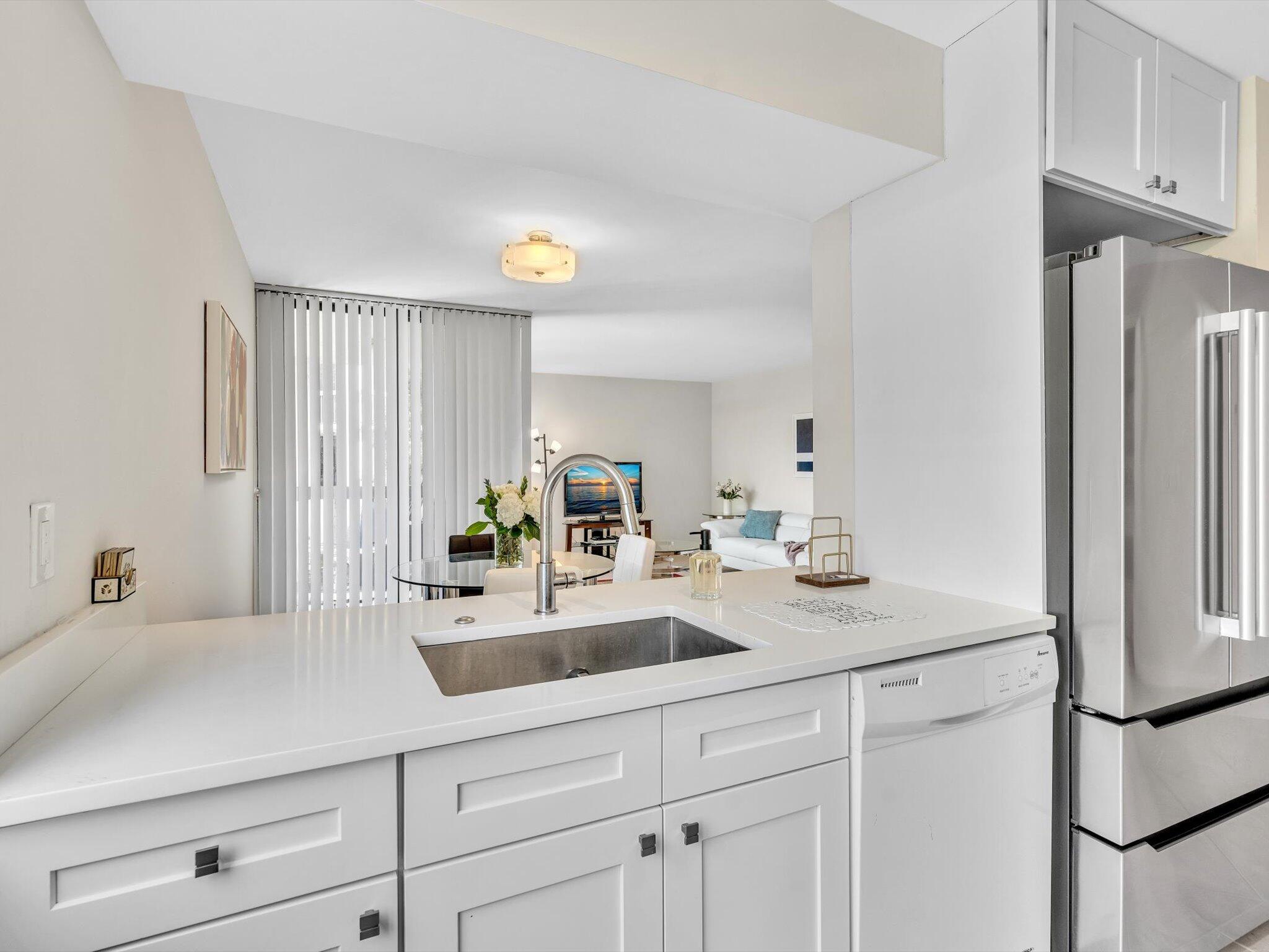 2455 Lindell Boulevard 3401