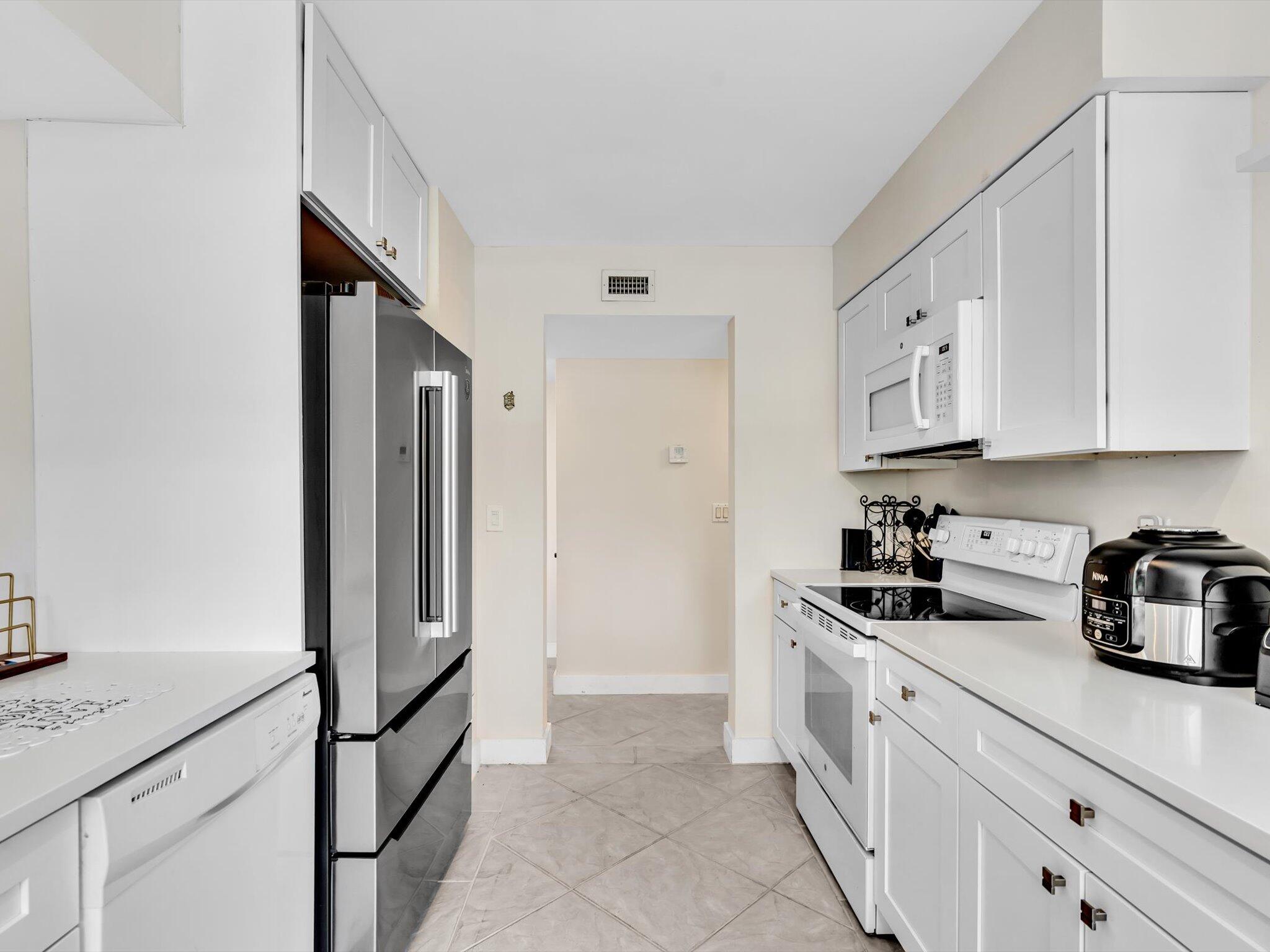 2455 Lindell Boulevard 3401