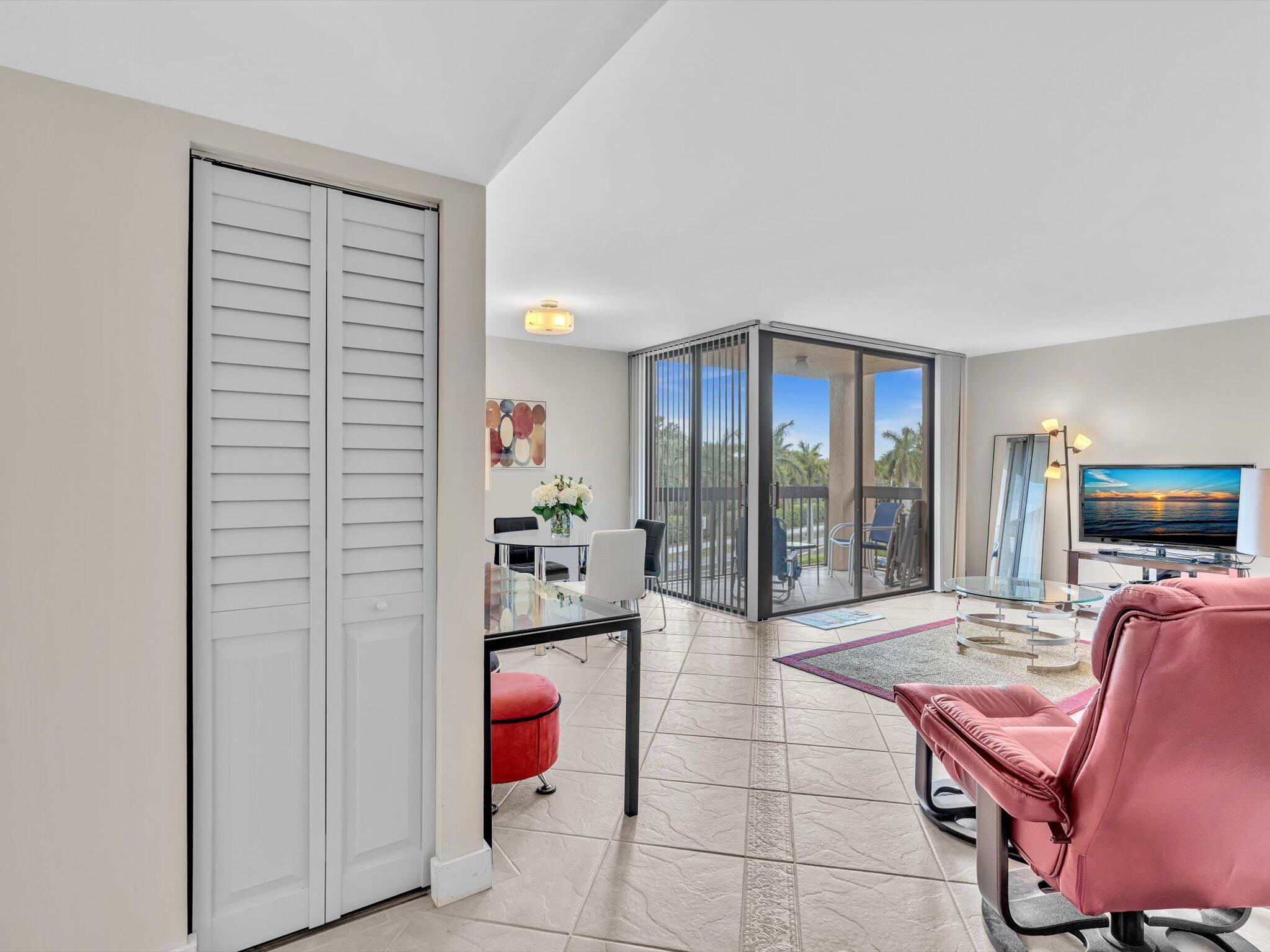 2455 Lindell Boulevard 3401