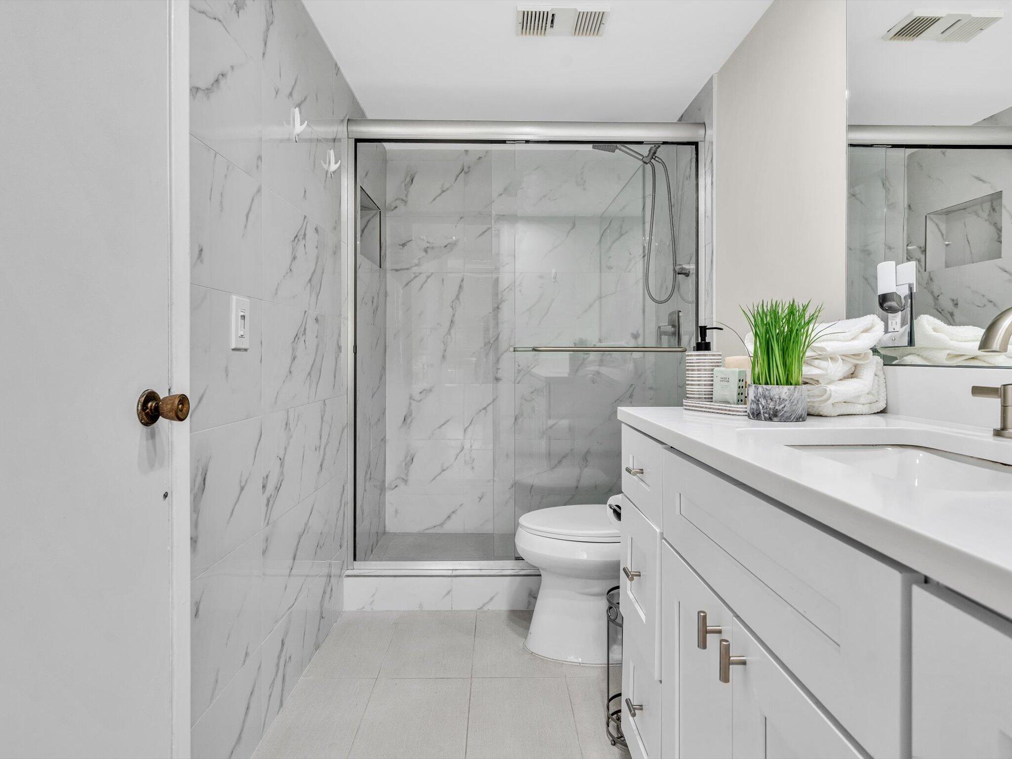 2455 Lindell Boulevard 3401