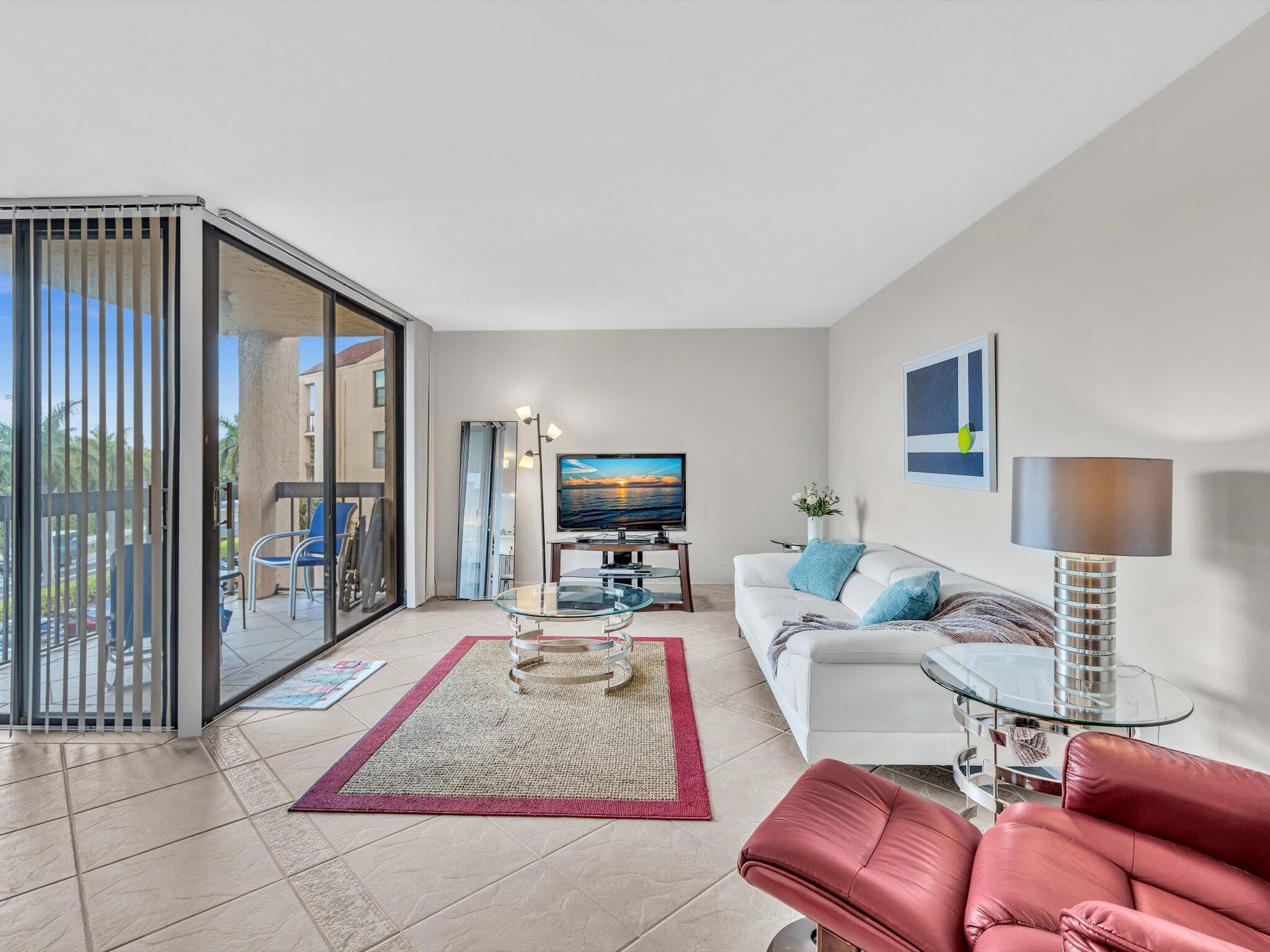 2455 Lindell Boulevard 3401