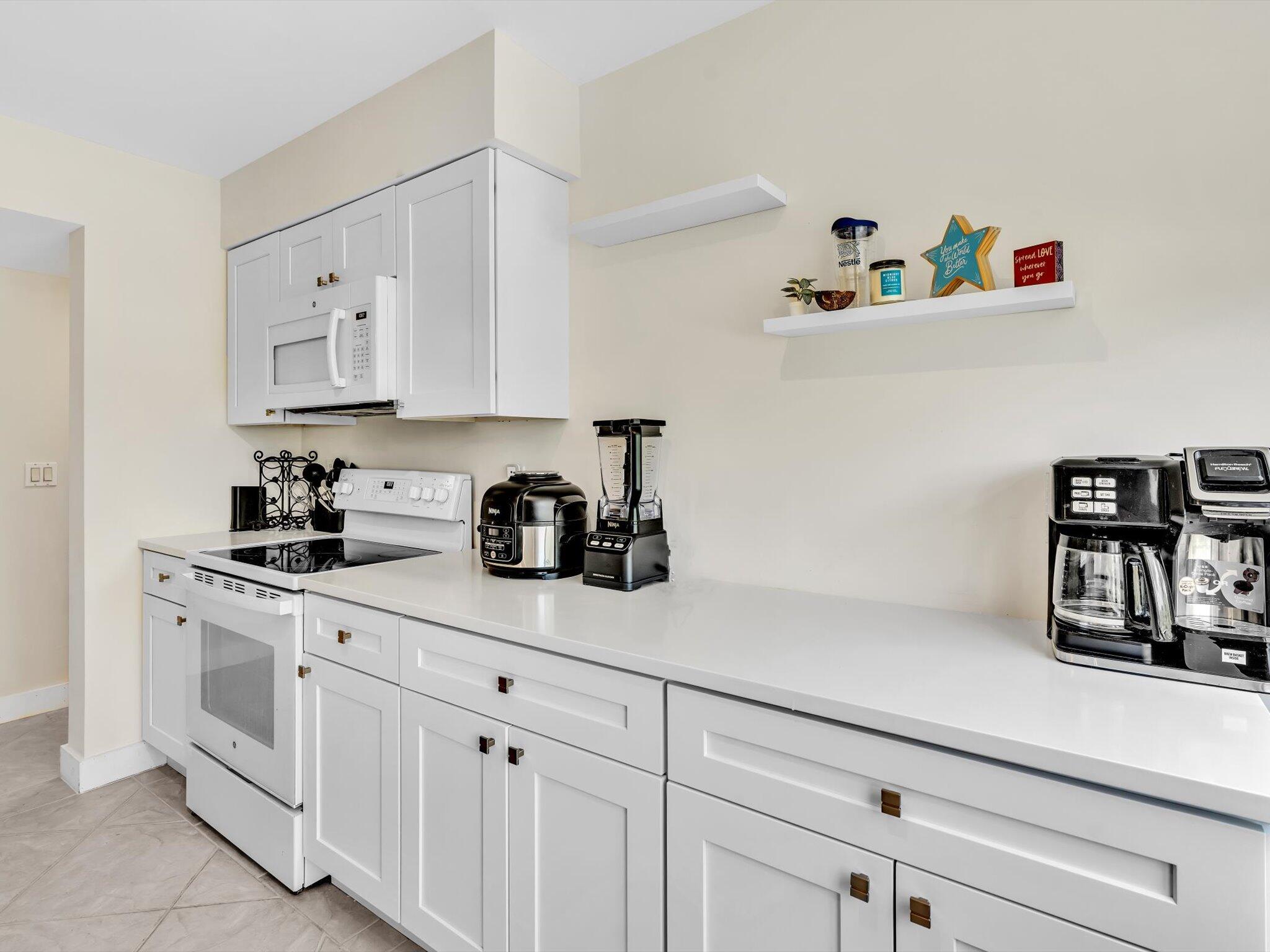 2455 Lindell Boulevard 3401