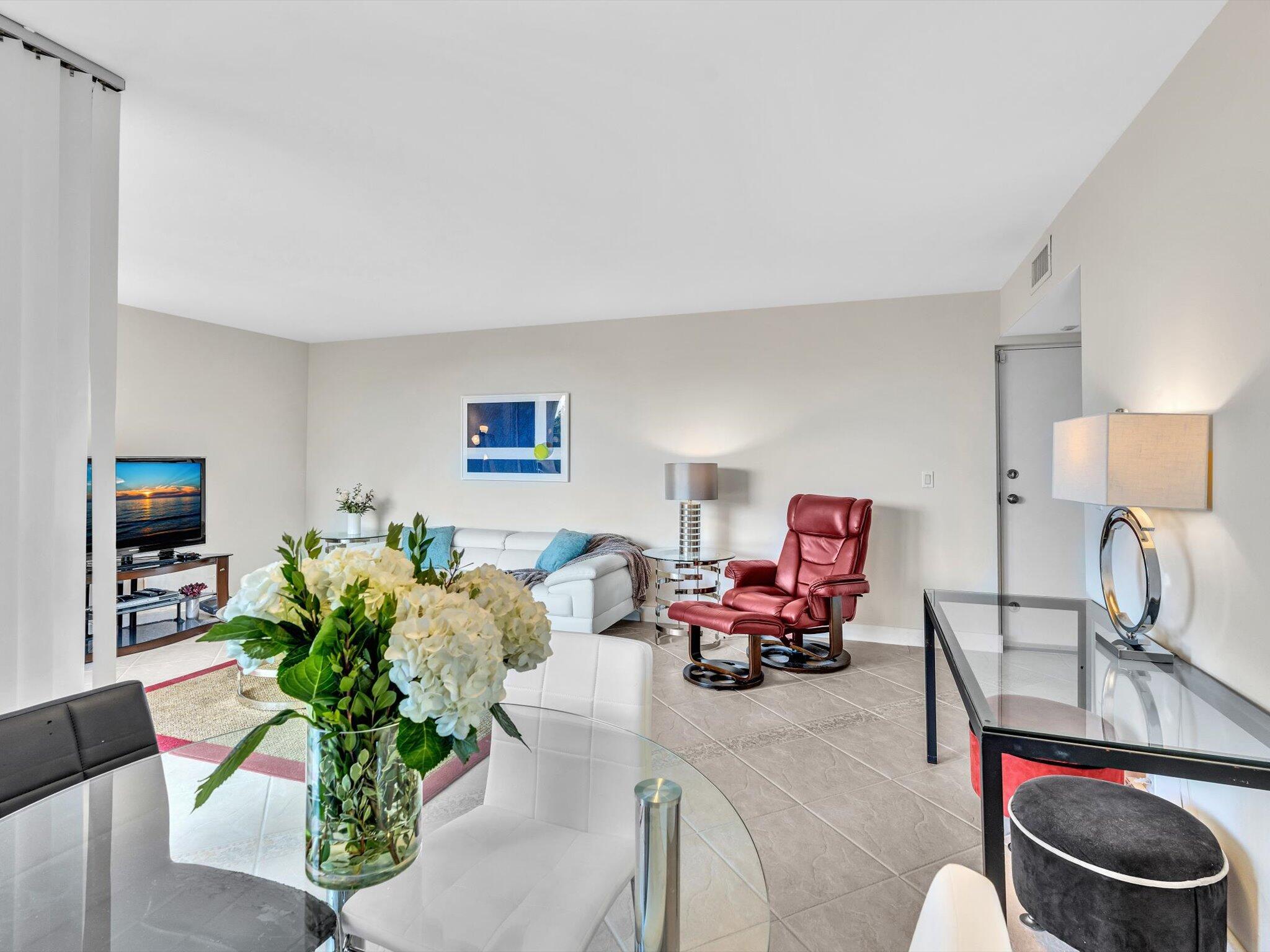 2455 Lindell Boulevard 3401