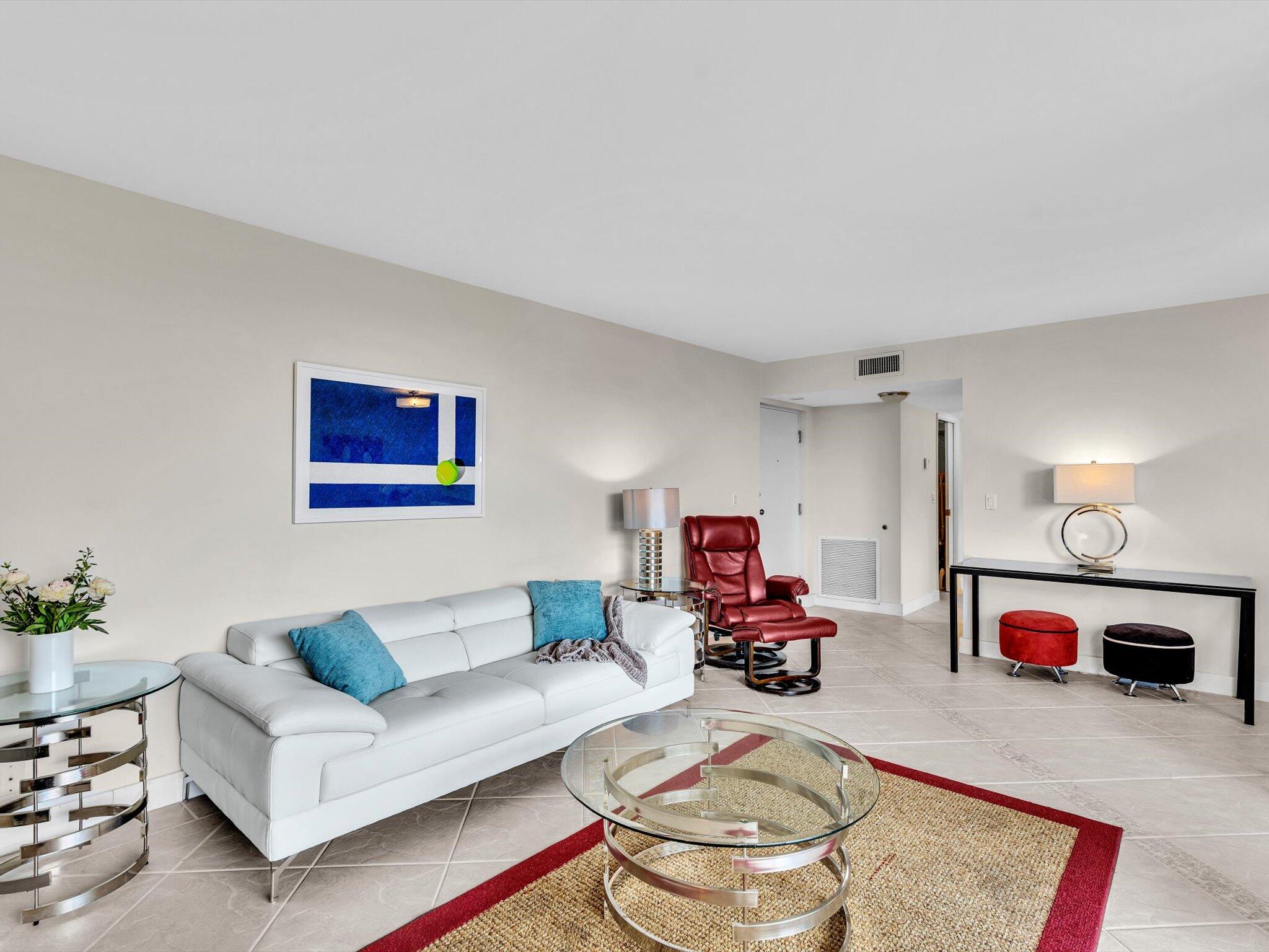 2455 Lindell Boulevard 3401