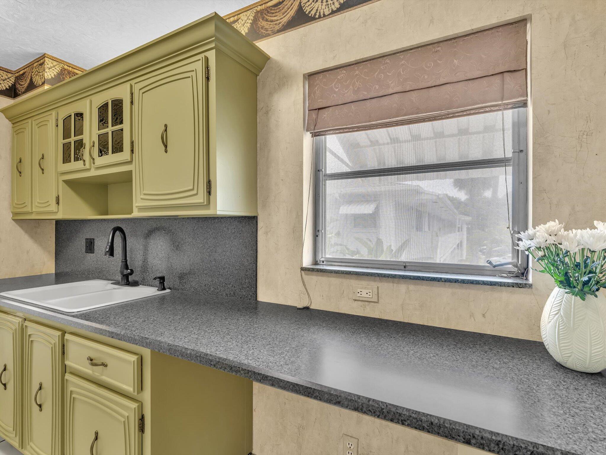2420 NW 22nd Avenue Apt 602