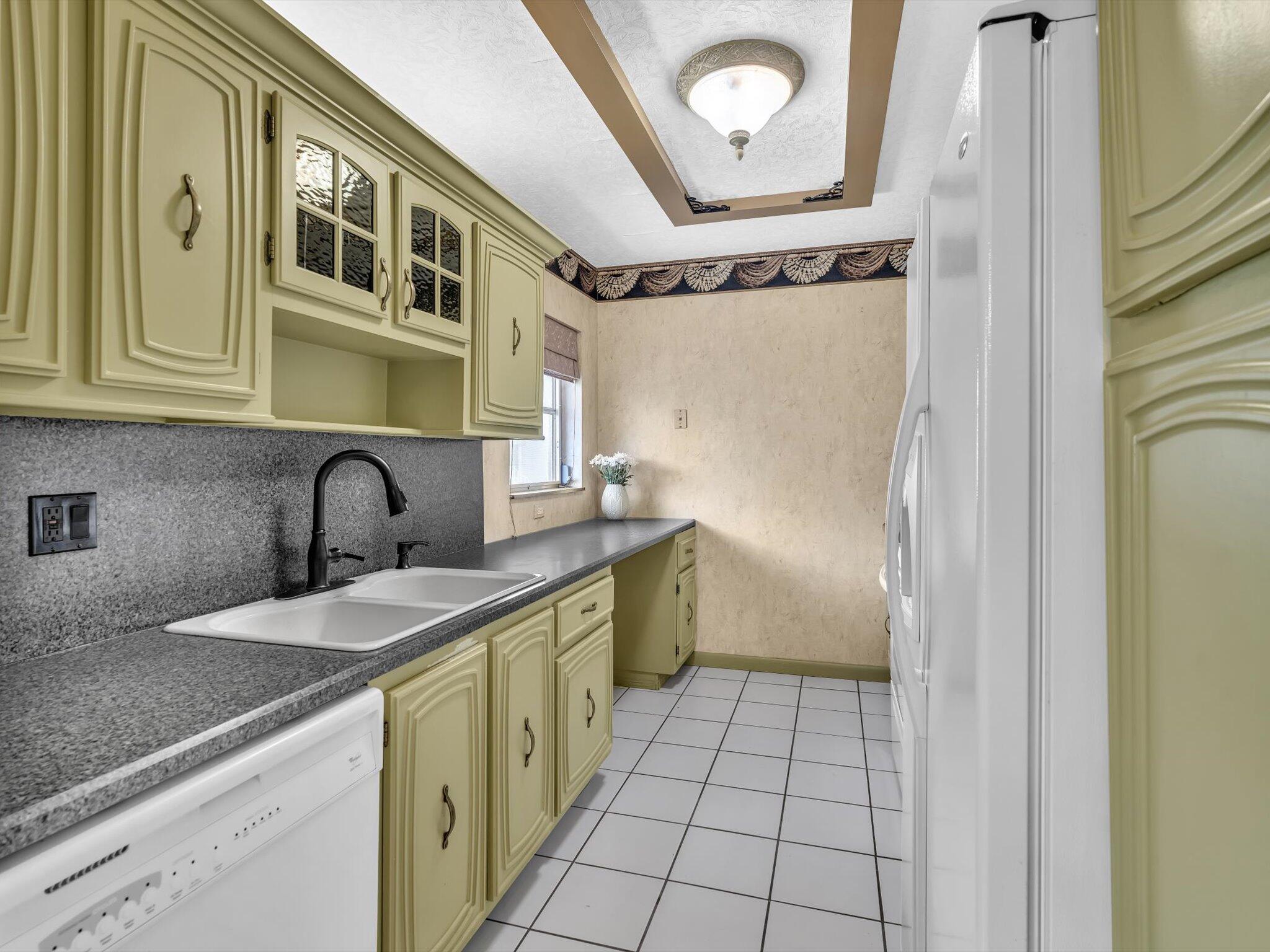 2420 NW 22nd Avenue Apt 602