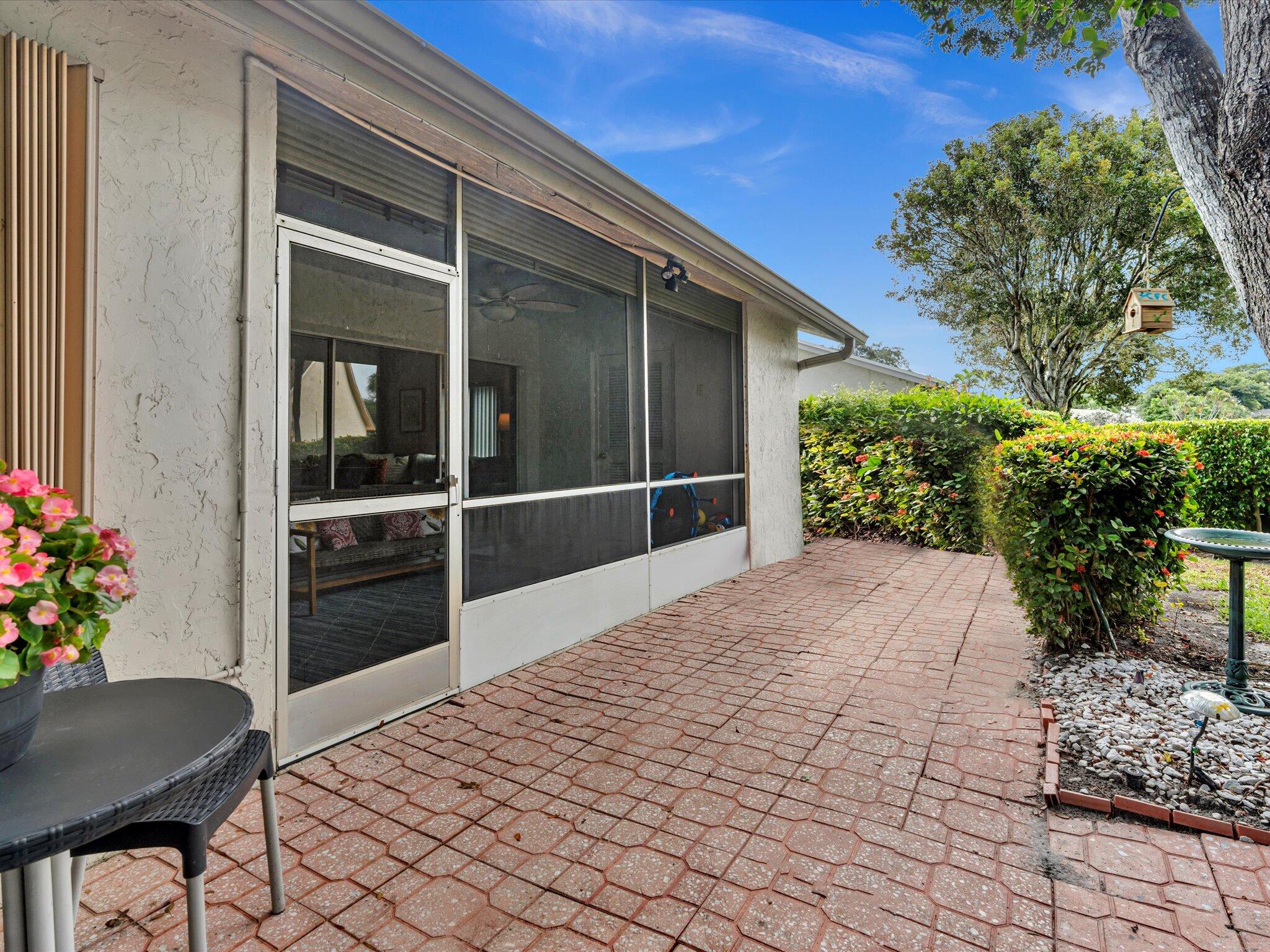 712 Lago Road