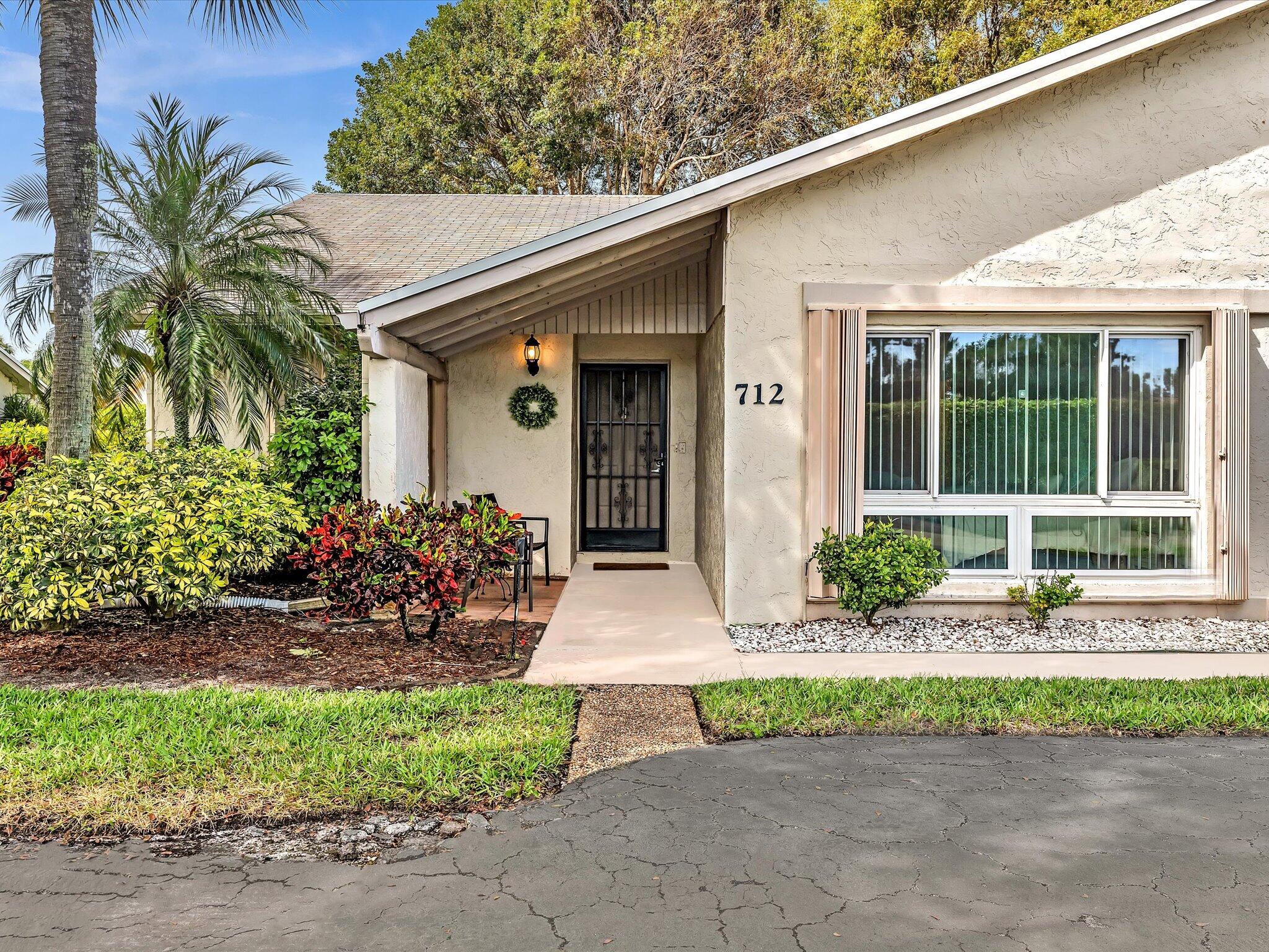 712 Lago Road
