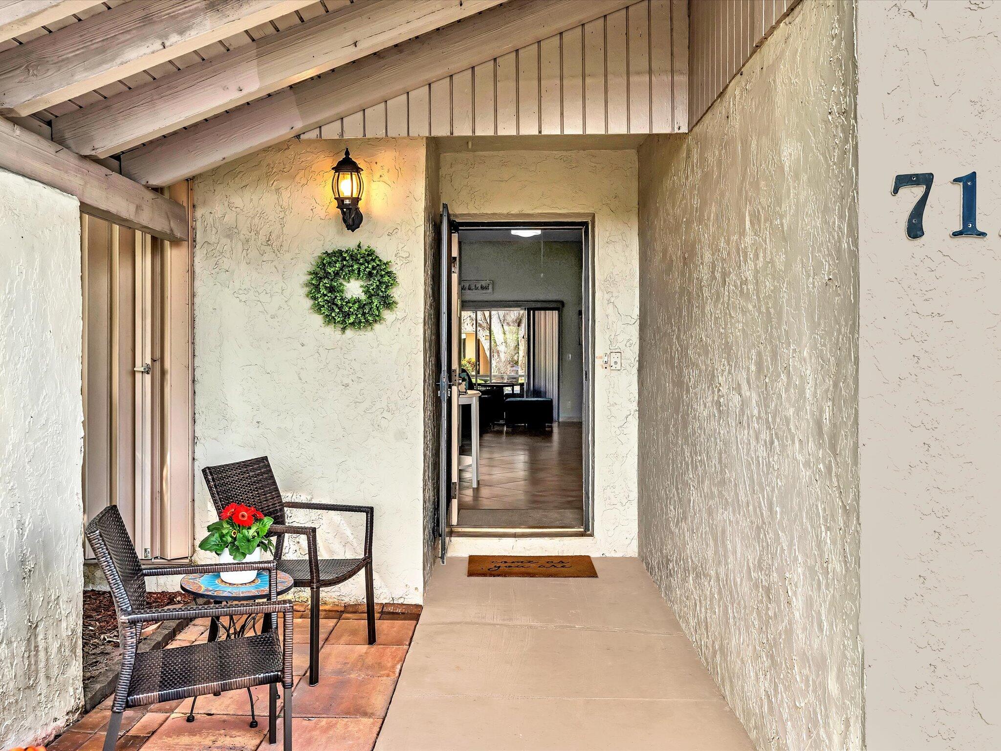 712 Lago Road