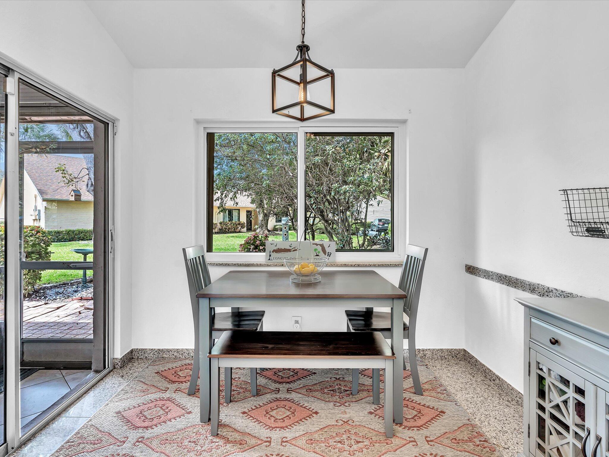 712 Lago Road