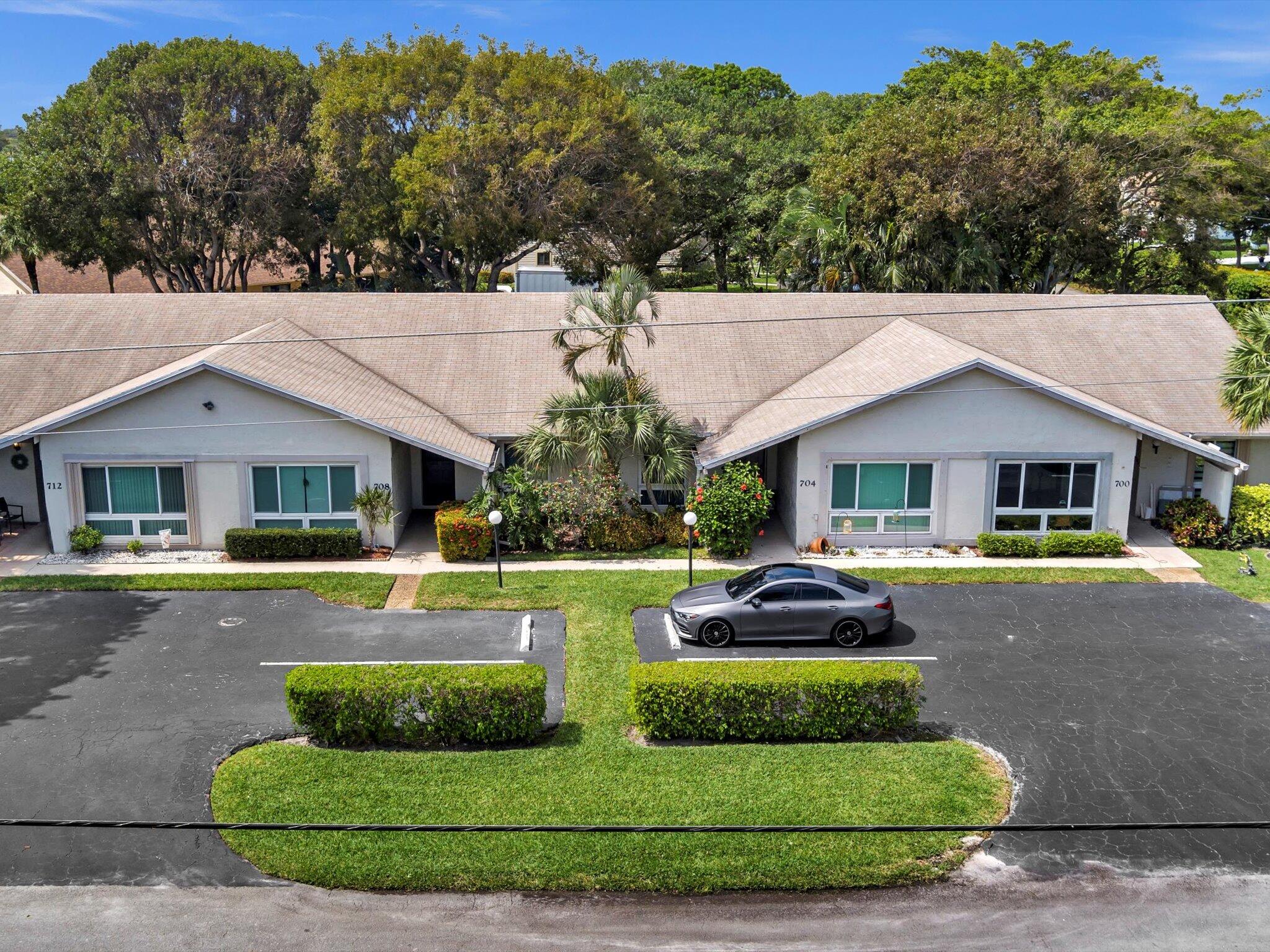 712 Lago Road