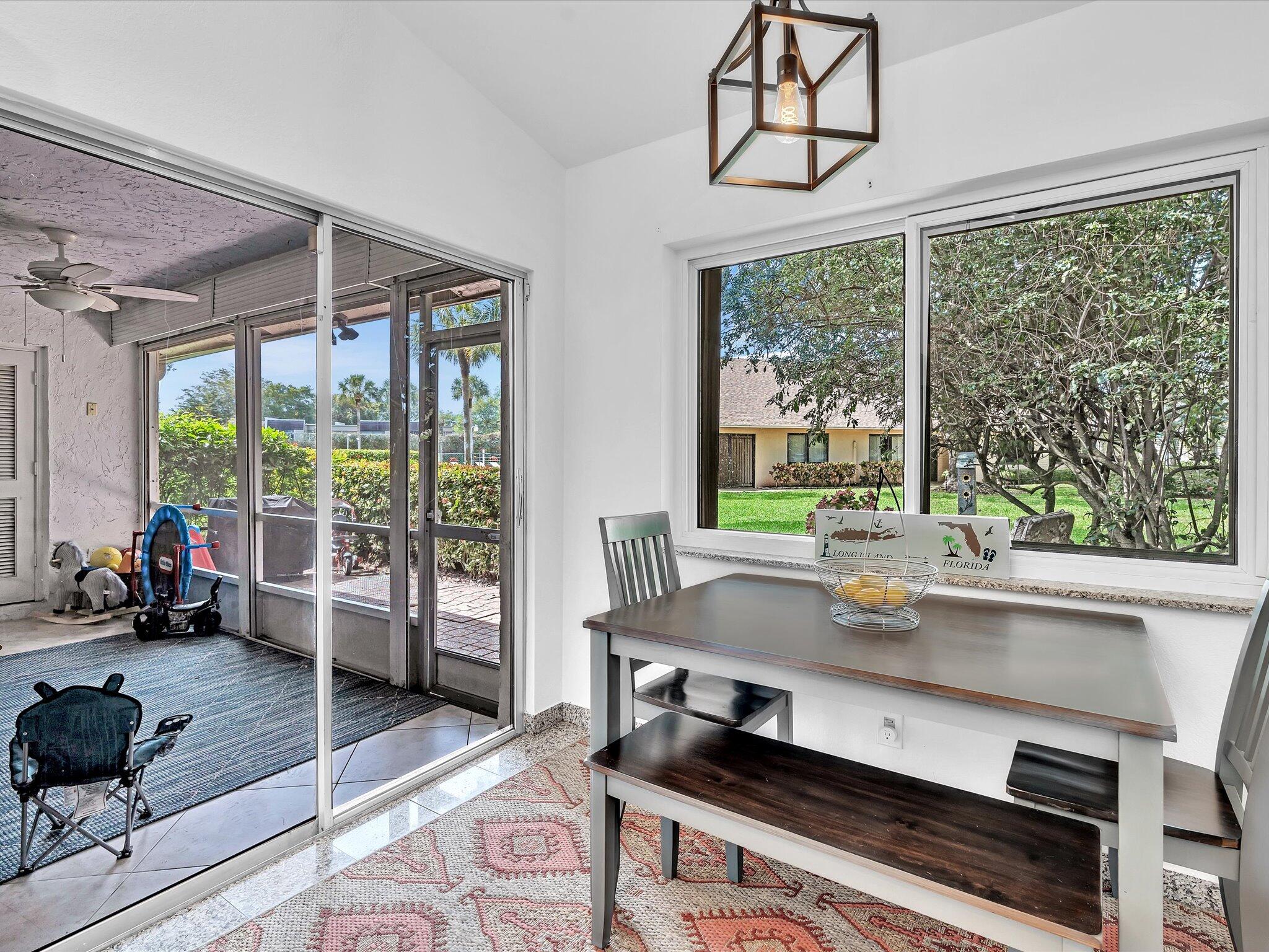 712 Lago Road